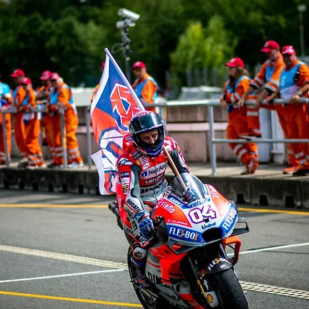 营地 Easy Brno *